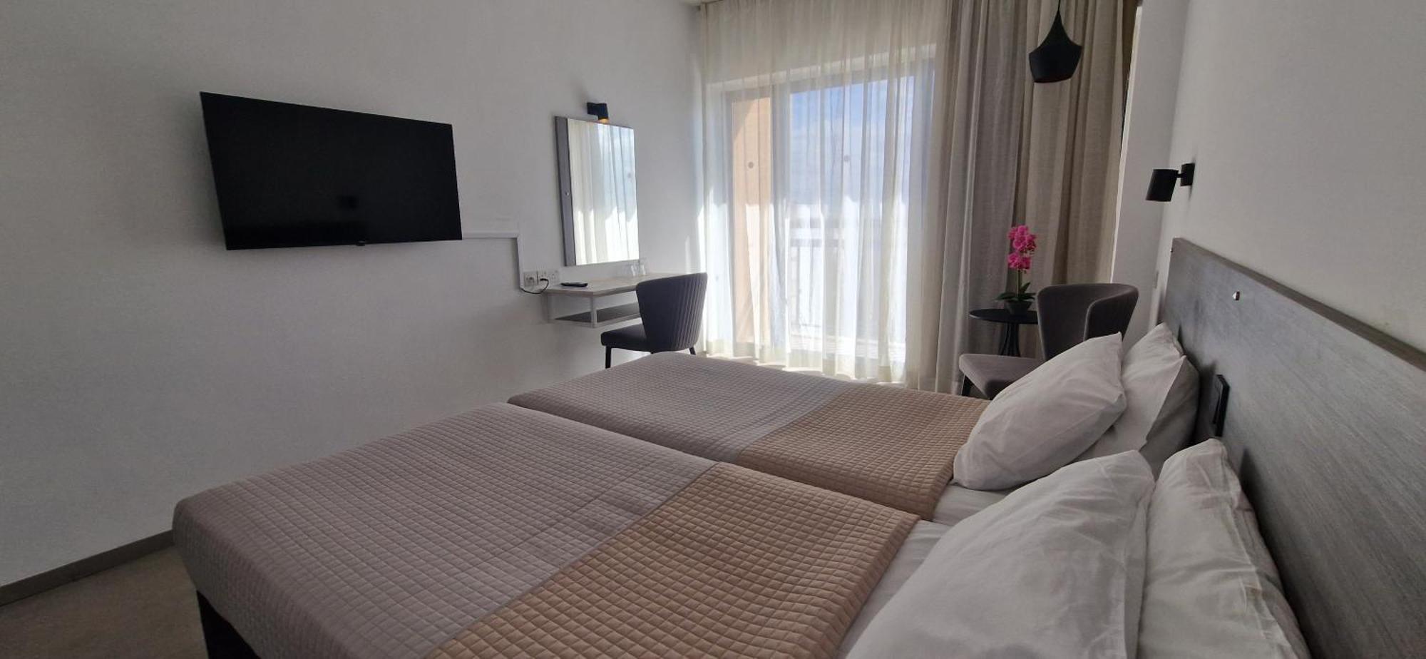 Navarria Blue Hotel Limassol Exterior foto